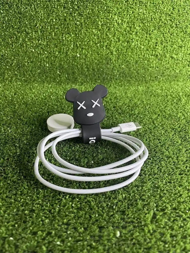 Ordenador De Cables | Audifonos | Cargadores | Diseños | Kaws Oso Negro