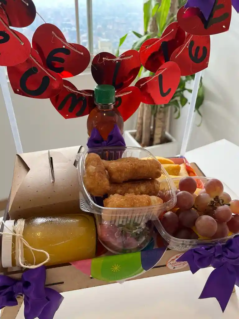 Brunch En Mesa-anchetas- Desayuno Sorpresas-regalos-cumpleaños-aniversario-amor Y Amistad-dia Madres-dia De La Mujer-halloween-navidad-sanvalentin-flores-chocolates-arreglos Florale-peluches-fresas Con Chocolate-detalles - Dia Del Niño-anchetas Infantiles