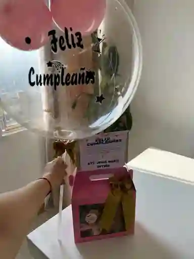 Hermosa Ancheta Contenido: Empanadas De Carne Y Queso, Palitos De Queso, Nutella, Hastu , Postre, Fresas Con Chocolate,fruta Picada, Mesa De Madera Decorda, Foto,globo De Burbuja Marcado,letrero Feliz Cumpleaños