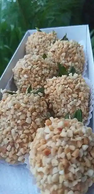Caja 6 Fresas Con Crema De Maní Y Topper