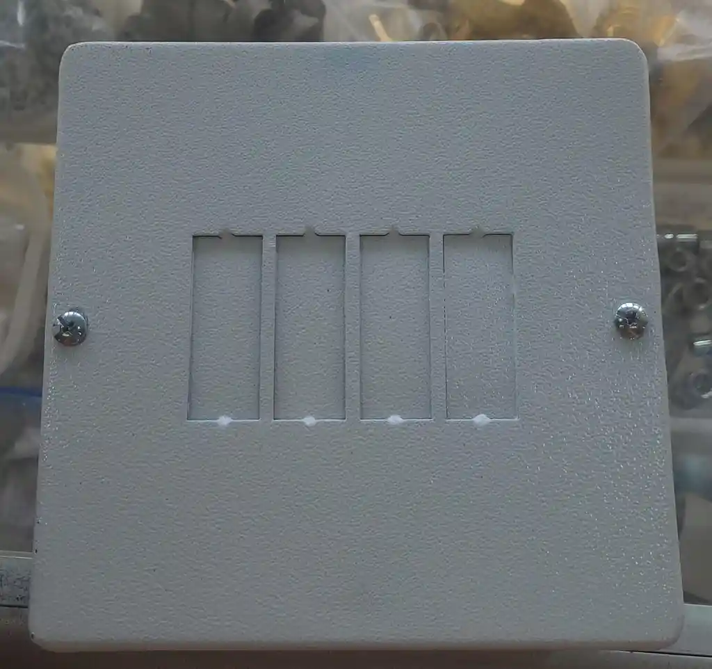 Tablero Brecket Metal Sencillo 4 Circuitos