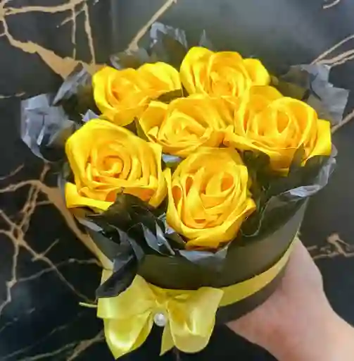 Caja De Flores Amarillas