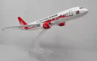 Avion Pequeño Metalico Acero Coleccionable De Atrue Mjalaysian A320 16cm