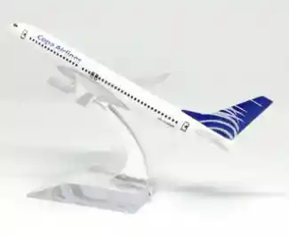 Avion Pequeño Metalico Acero Coleccionable De Copa Airlines A330 16cm