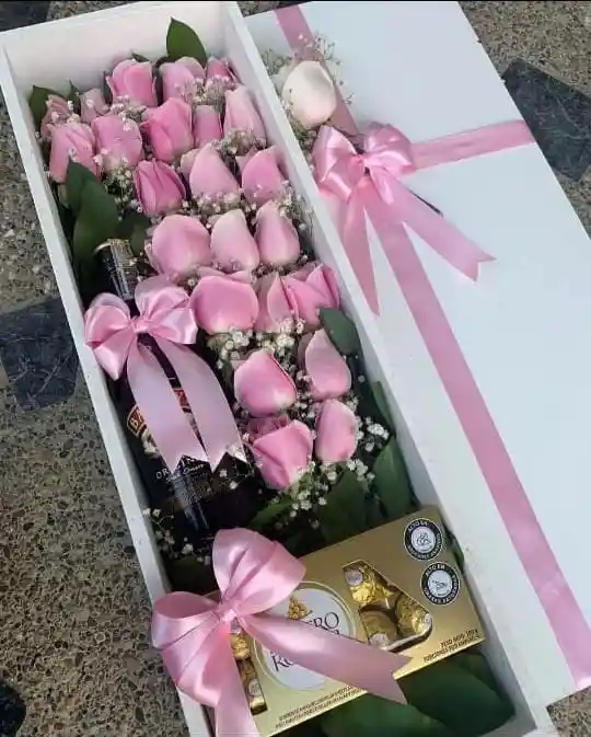 Caja Larga De Rosas Rosadas
