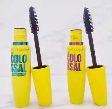 Maybelline Pestañina Colossal Lavable 100% Black / Pestañina Colossal Lavable 7x Mas Volumen $ 54000 C/u