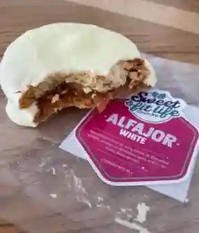 Alfajor Cubierto De Chocolate Blanco De Avena
