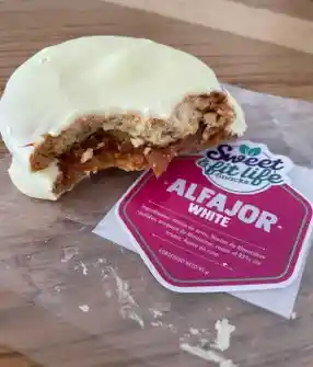 Alfajor Cubierto De Chocolate Blanco De Avena