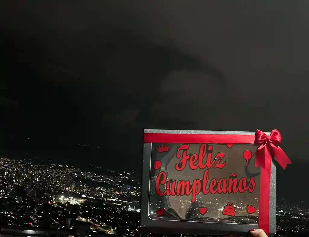 Anchetas Chocolates Con Rosas- Regalos- Dia Madres-sorpresas-regalalo Dia Madres-caja Chocolates-caja Rosas-regalo Mamá