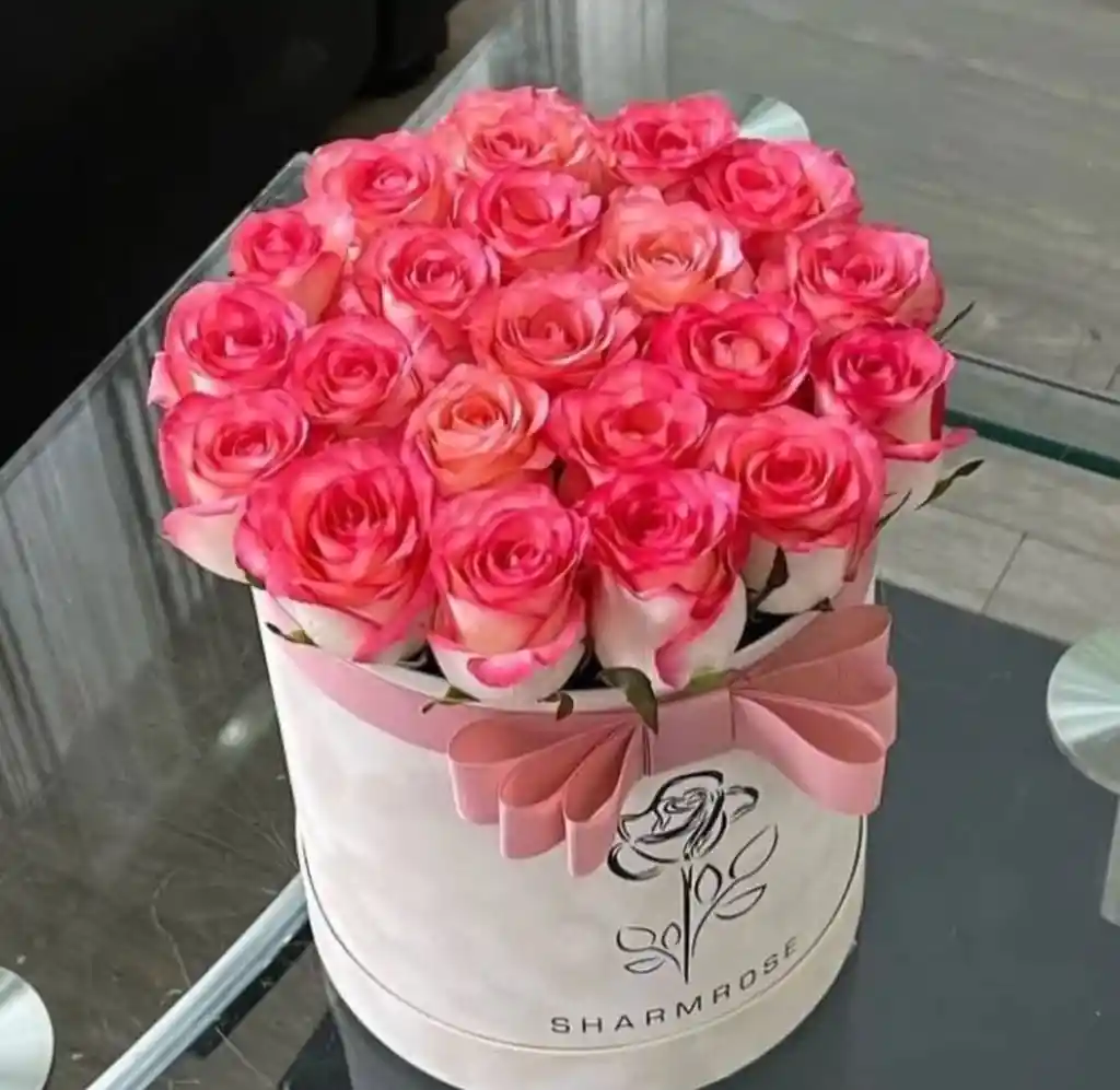 Rosas Rosadas En Caja Cilíndrica