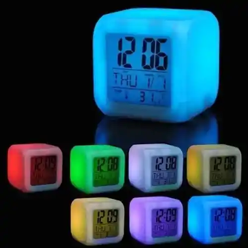 Reloj Despertador/alarma Cubo Luminoso Digital 6 Colores Led Color Blanco
