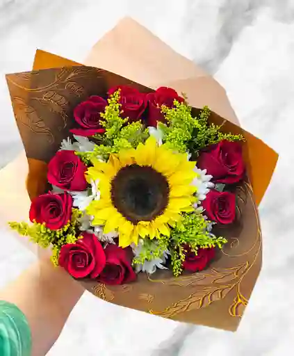 Bouquet De Rosas Rojas Con Girasol