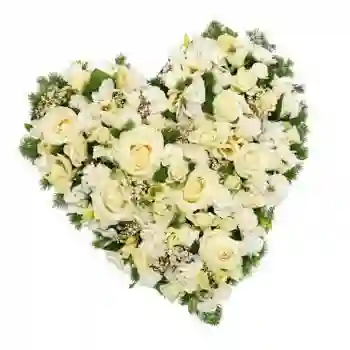 Caja De Corazon Con Mix De Flores Blancas