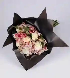 Bouquet De Astromelias Y Rosas