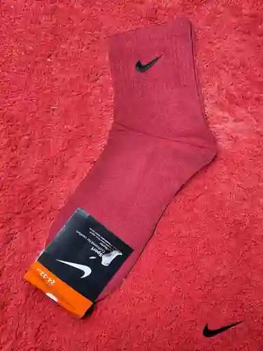 Medias Media Caña Deportiva Única Talla Calcetín Color Rojo Nike Estirable