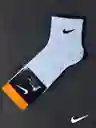 Medias Media Caña Deportiva Única Talla Calcetín Color Blanco Tipo Nike Estirable