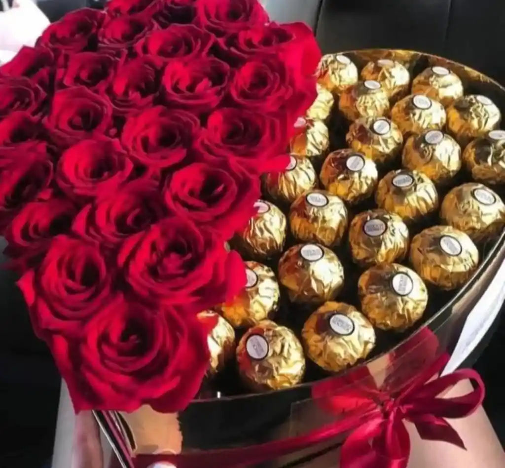 Rosas Y Ferrero En Caja