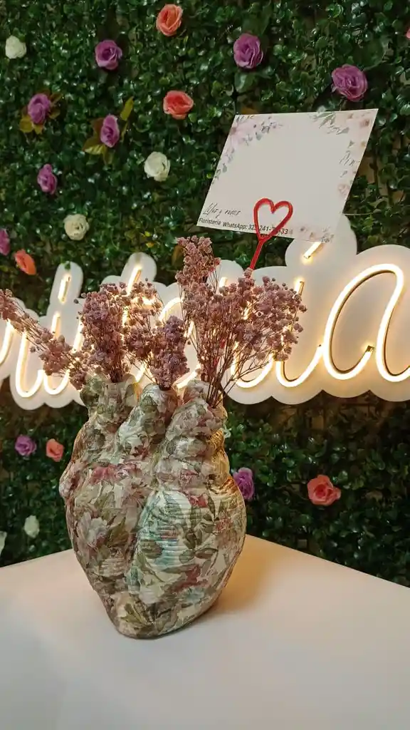 Ceramica Corazon Floral Con Follaje