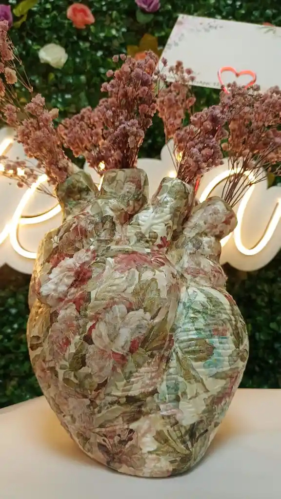 Ceramica Corazon Floral Con Follaje