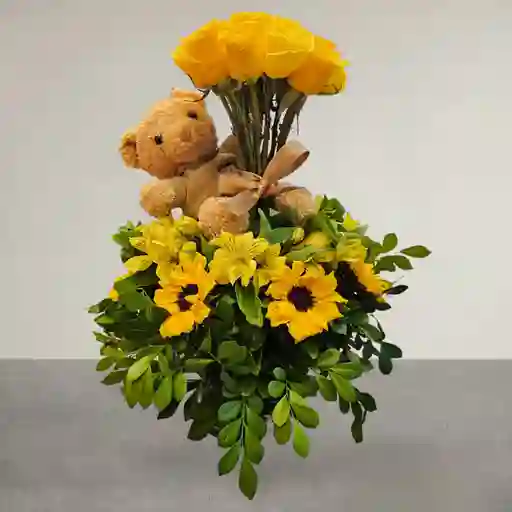 Arreglo Floral Diseño Osito Teddy Con Rosas Y Girasoles