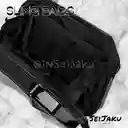 Sling Bag Con Relieve En Pasta Negro