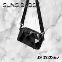 Sling Bag Con Relieve En Pasta Negro