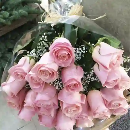 Bouquet De 12 Rosas Rosadas - Calidad De Exportación