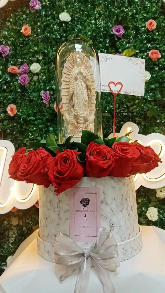 Caja Detalle Rosas Rojas Y Cupula Con Vigen De Guadalupe