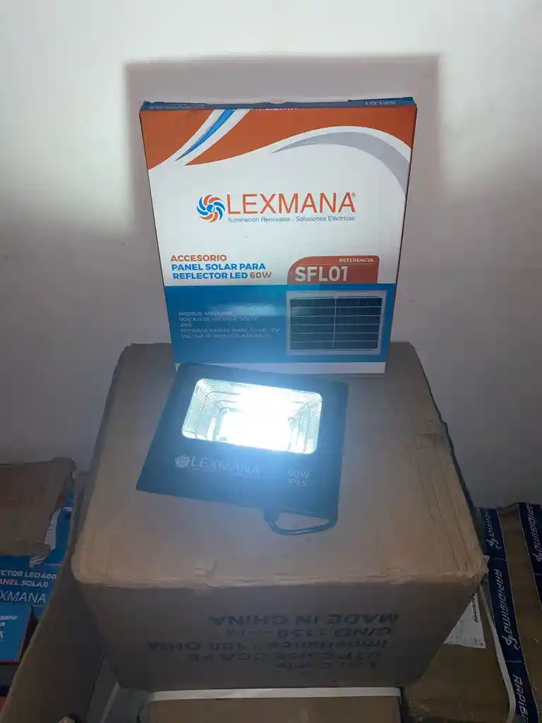 Reflector Led 60 W Con Panel Solar Sfl01 Lexmana