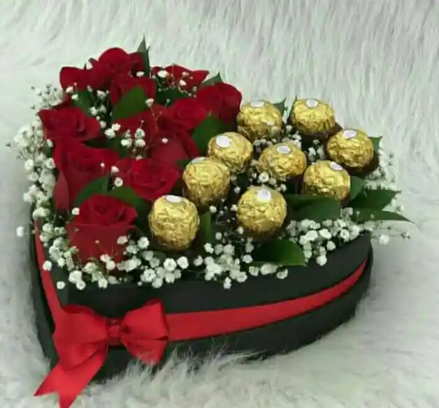 Rosas Ferrero En Corazon