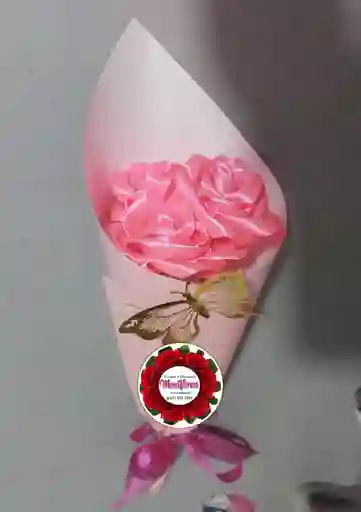 Ramo De Mano Con Tres Rosas Rosadas