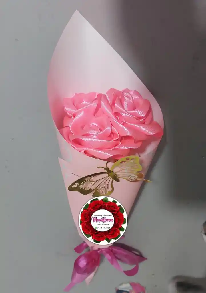 Ramo De Mano Con Tres Rosas Rosadas
