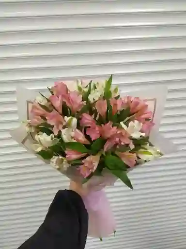 Bouquet Astromelias Rosadas Y Blancas