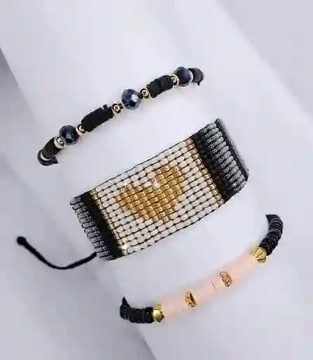 Trio De Manillas Gris Con Negro Y Corazon Doraddo