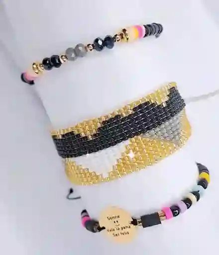 Trio Manillas Doradas Con Corazones Y Placa