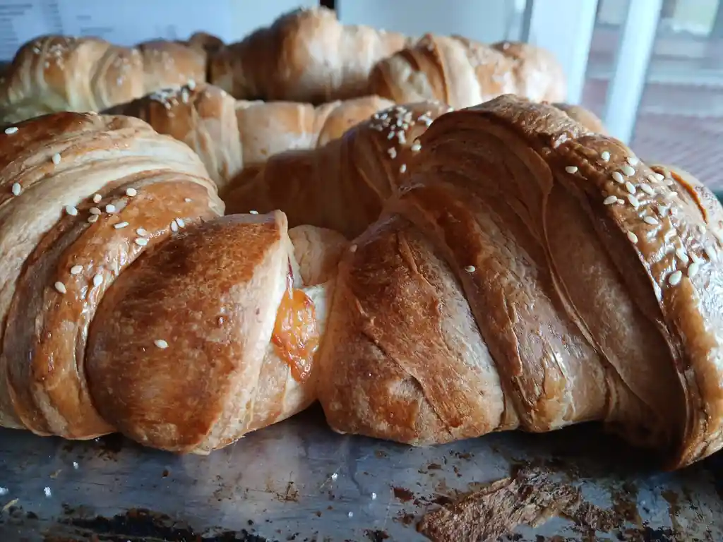 Croissant De Jamón Y Queso