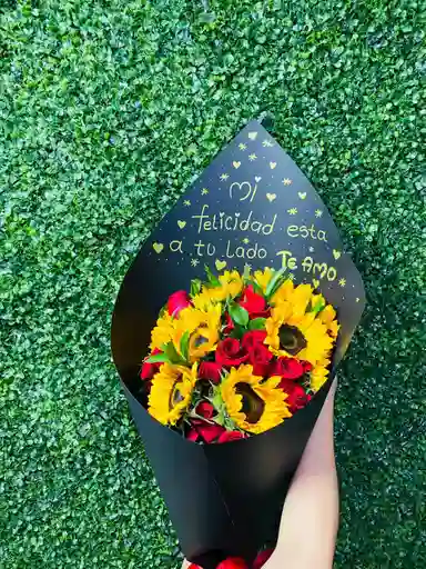 Bouquet De Rosas Y Girasoles