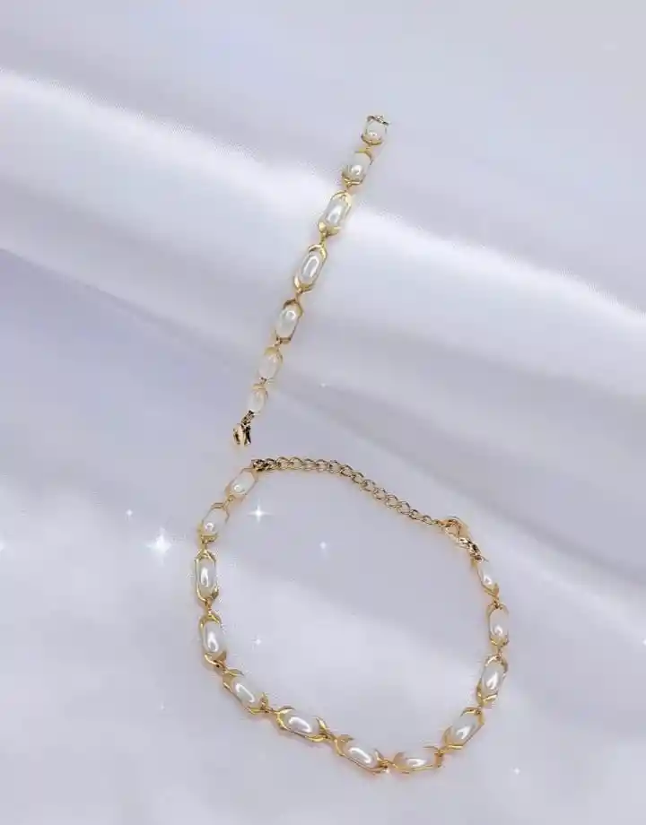 Manilla Dorada Perlas Brillantes