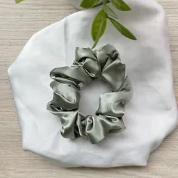 Scrunchies, Moñas En Satín Licrado Oliva Claro Pubu