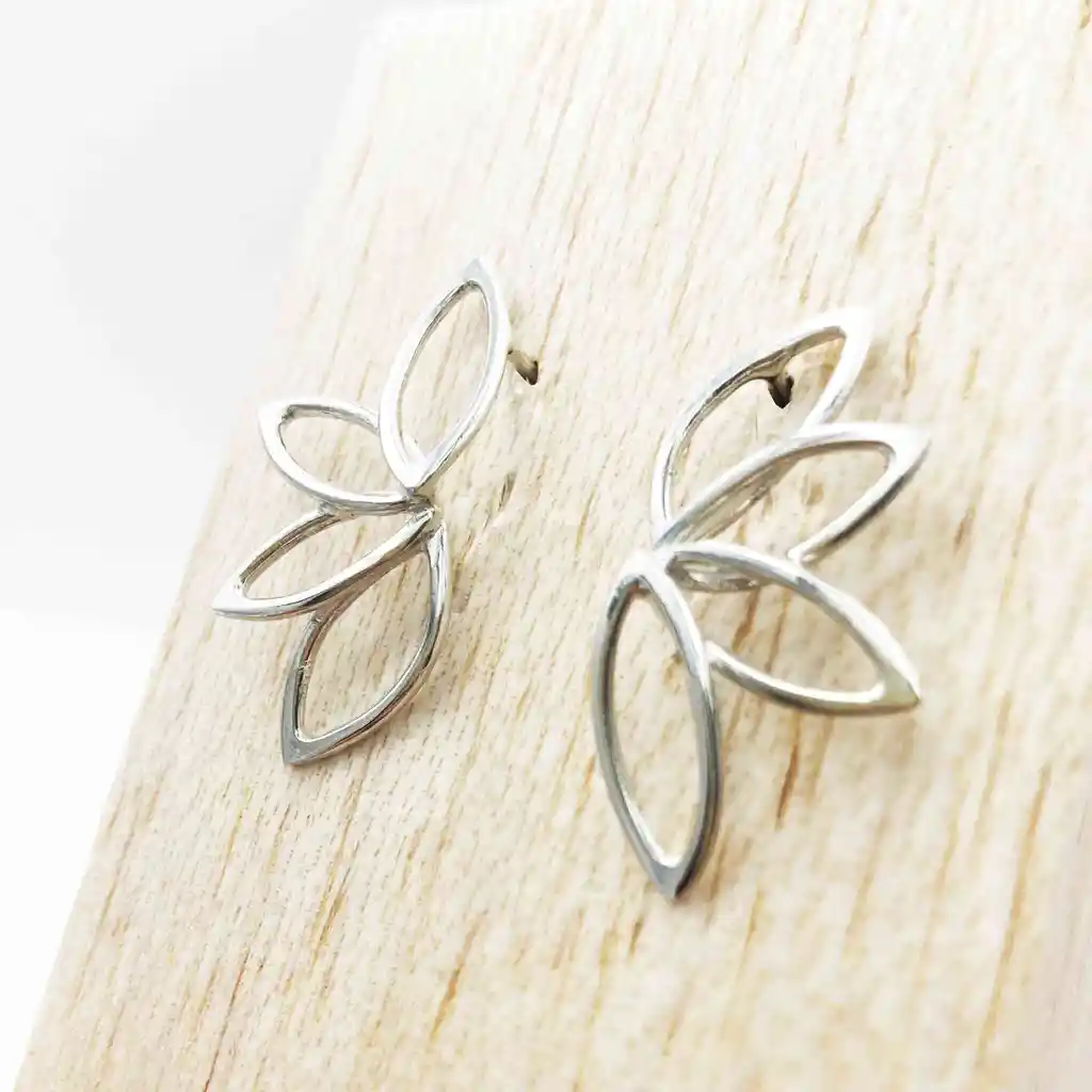 Aretes Medio Crisantemo