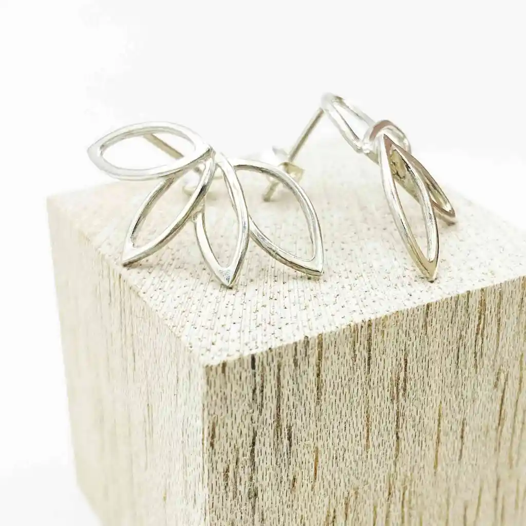 Aretes Medio Crisantemo