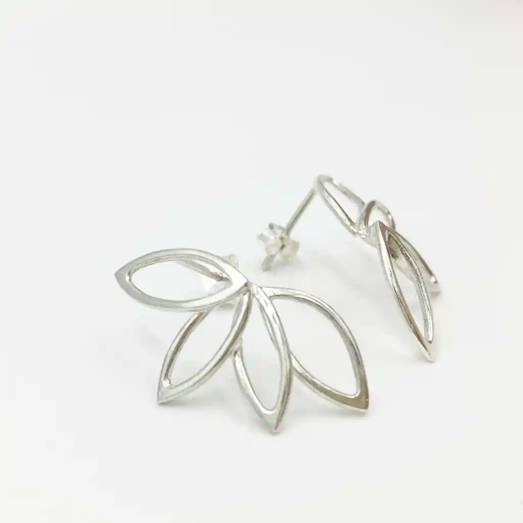 Aretes Medio Crisantemo