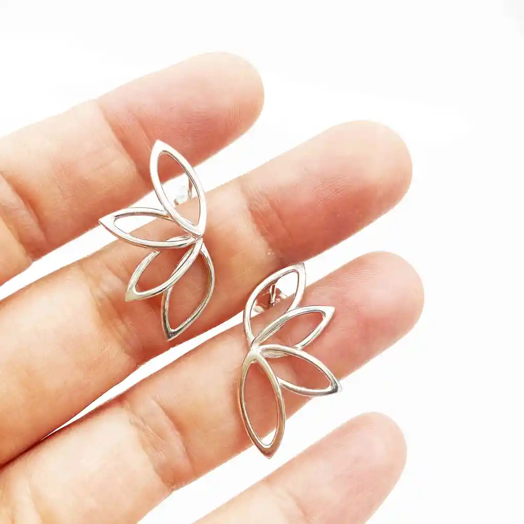 Aretes Medio Crisantemo