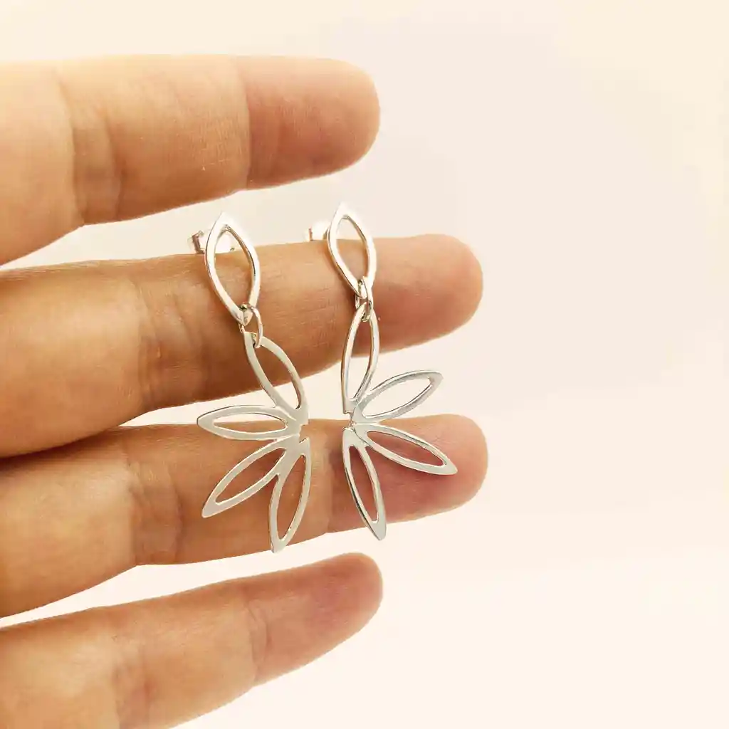 Aretes Flor Crisantemo De Plata