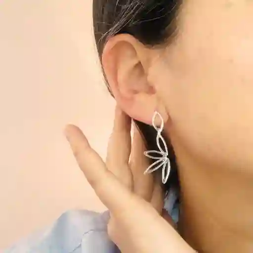 Aretes Flor Crisantemo De Plata