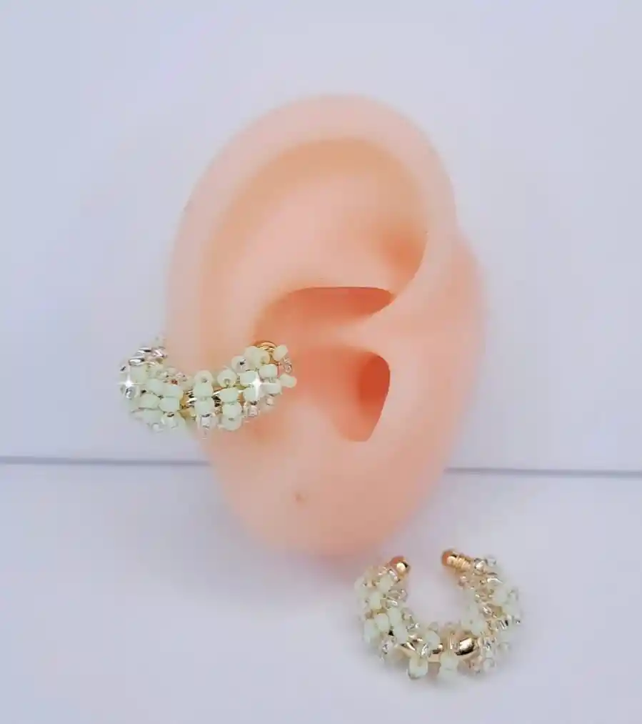 Earcuff Tejido Dorado Perlas Blancas