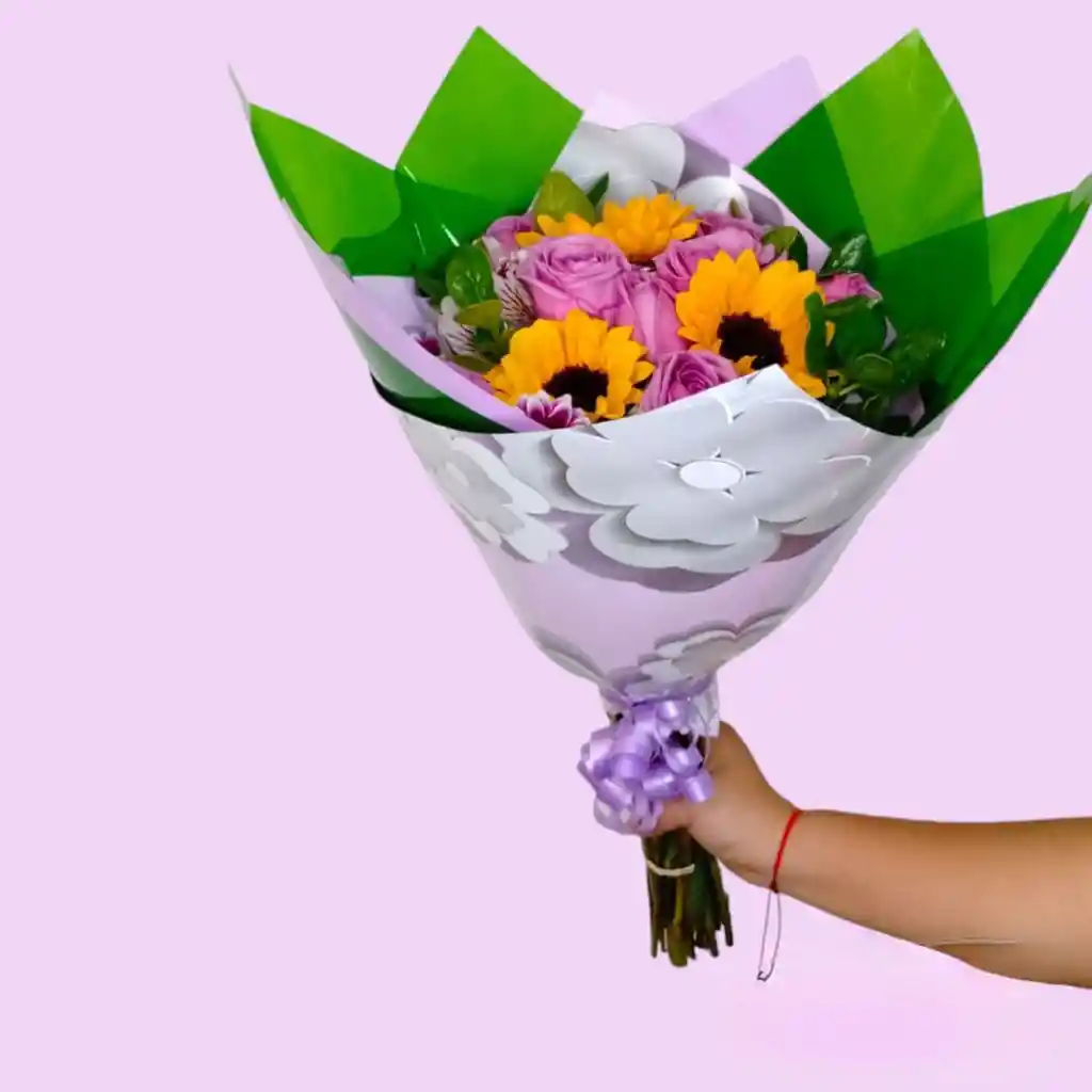 Bouquet De Rosas Moradas Con Mini Girasoles