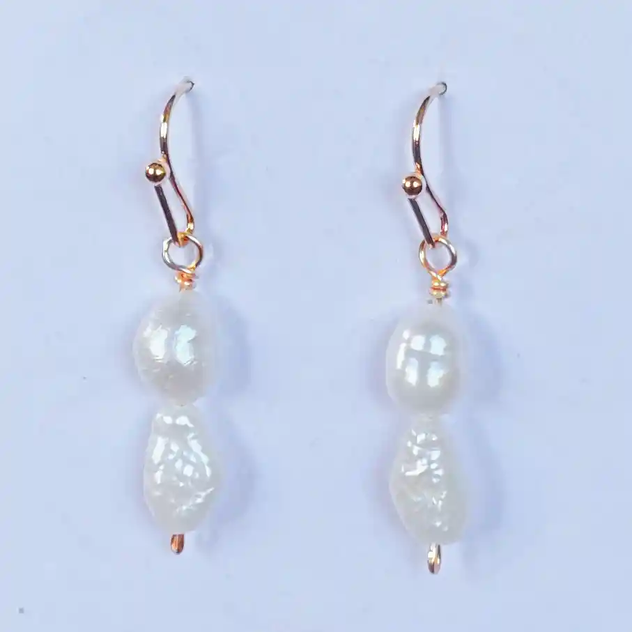 Aretes Mini Colgantes Con Perlas