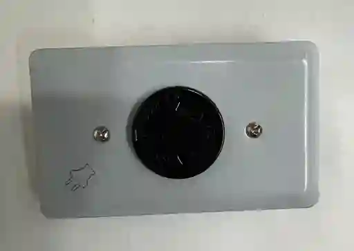 Toma Trifilar De Incrustar Codelca 20a/250v
