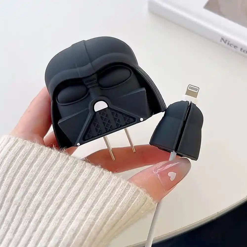 Kit Protector Para Cargador Y Cable Star Wars Darth Vader